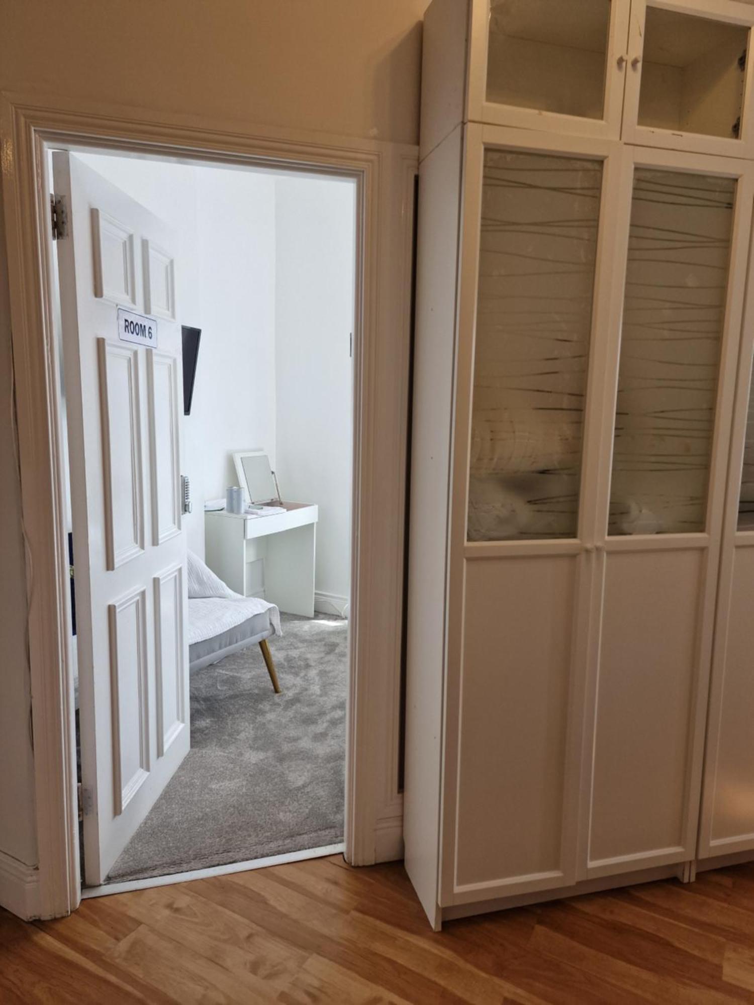 Auberge de jeunesse Aunty Katie'S House, Ni Tourist Board Certified & Located On The Main Oldpark Road To Belfast, With Free Continental Breakfast & Free Ultra Fast Sky Internet, Free Sky Sports & Free Sky Cinema, Self-Check In After 10Pm Gmt Extérieur photo