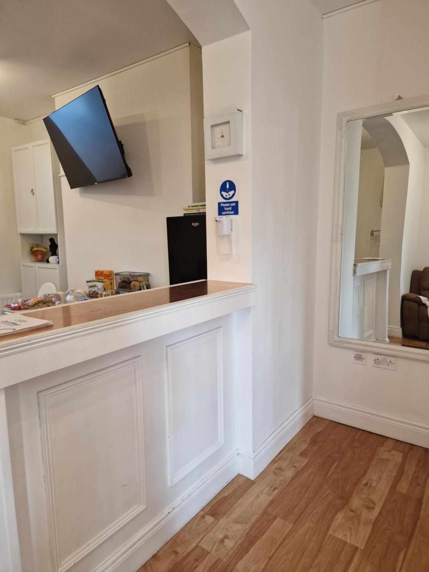 Auberge de jeunesse Aunty Katie'S House, Ni Tourist Board Certified & Located On The Main Oldpark Road To Belfast, With Free Continental Breakfast & Free Ultra Fast Sky Internet, Free Sky Sports & Free Sky Cinema, Self-Check In After 10Pm Gmt Extérieur photo