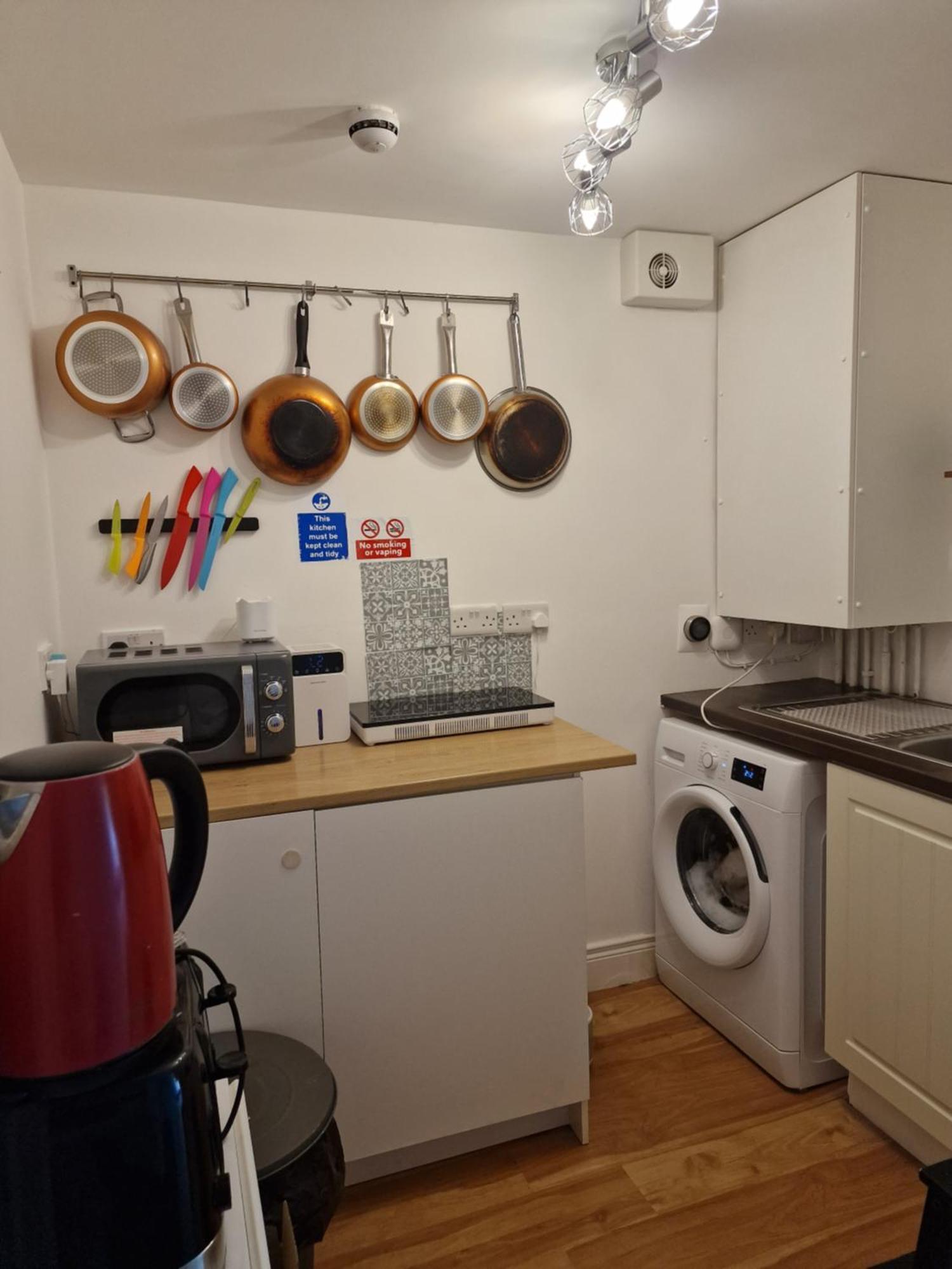 Auberge de jeunesse Aunty Katie'S House, Ni Tourist Board Certified & Located On The Main Oldpark Road To Belfast, With Free Continental Breakfast & Free Ultra Fast Sky Internet, Free Sky Sports & Free Sky Cinema, Self-Check In After 10Pm Gmt Extérieur photo
