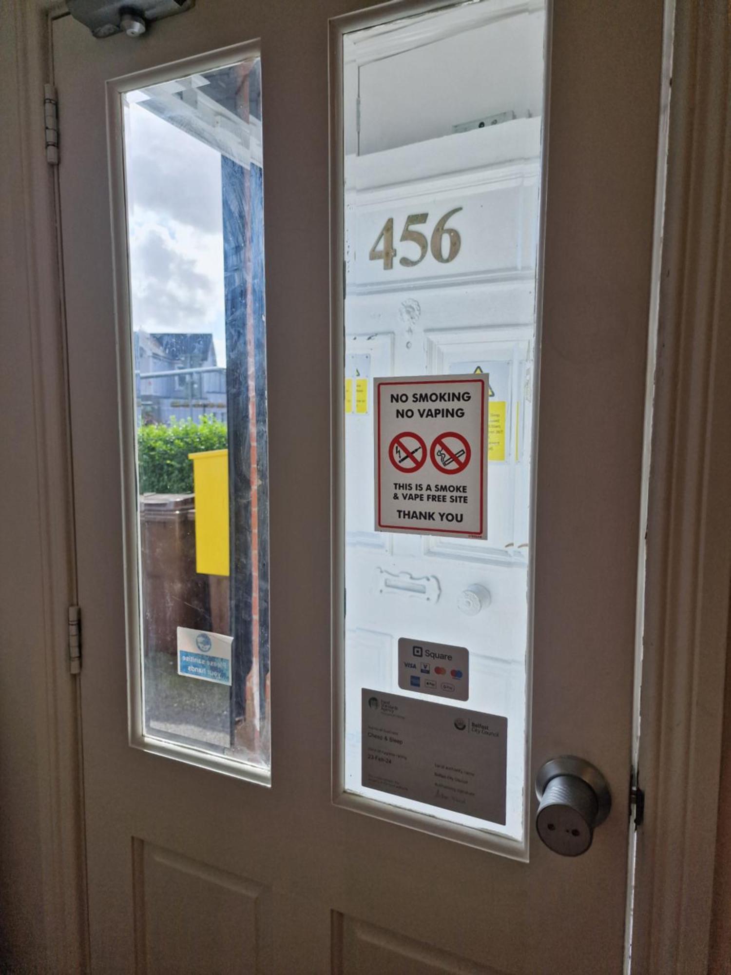 Auberge de jeunesse Aunty Katie'S House, Ni Tourist Board Certified & Located On The Main Oldpark Road To Belfast, With Free Continental Breakfast & Free Ultra Fast Sky Internet, Free Sky Sports & Free Sky Cinema, Self-Check In After 10Pm Gmt Extérieur photo