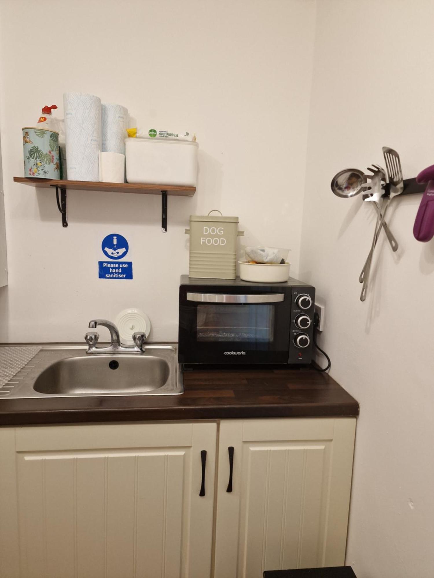 Auberge de jeunesse Aunty Katie'S House, Ni Tourist Board Certified & Located On The Main Oldpark Road To Belfast, With Free Continental Breakfast & Free Ultra Fast Sky Internet, Free Sky Sports & Free Sky Cinema, Self-Check In After 10Pm Gmt Extérieur photo