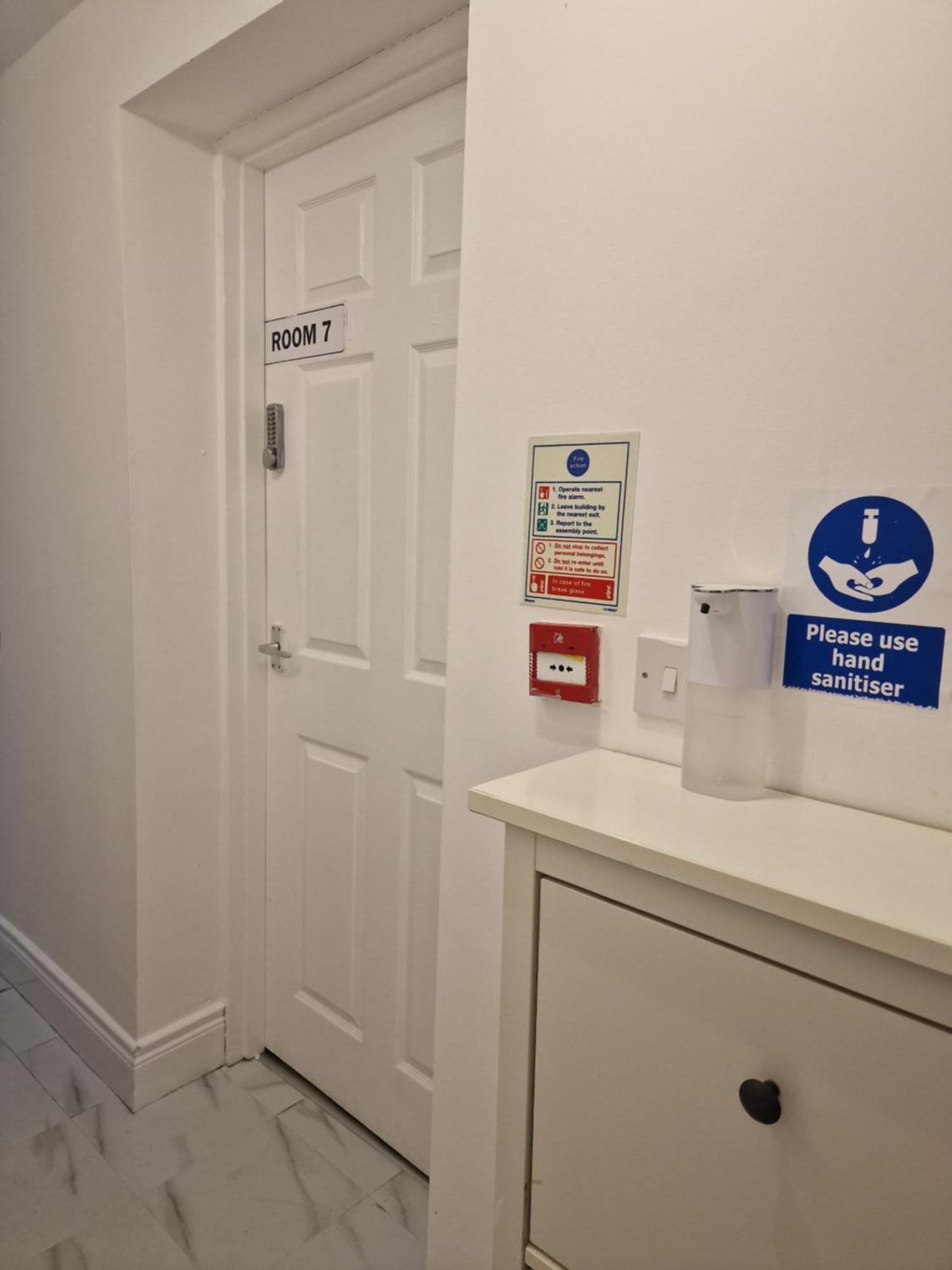 Auberge de jeunesse Aunty Katie'S House, Ni Tourist Board Certified & Located On The Main Oldpark Road To Belfast, With Free Continental Breakfast & Free Ultra Fast Sky Internet, Free Sky Sports & Free Sky Cinema, Self-Check In After 10Pm Gmt Extérieur photo