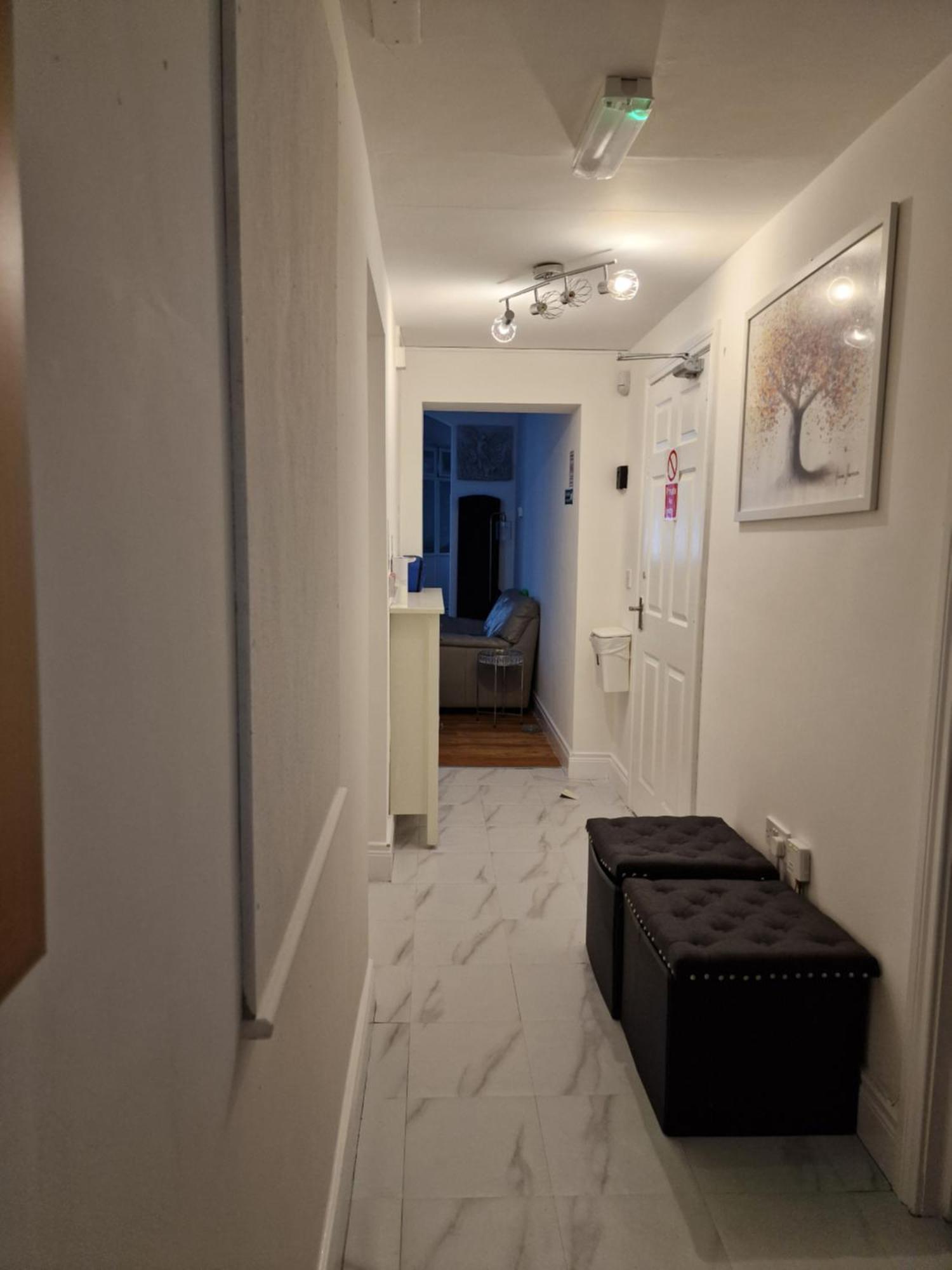 Auberge de jeunesse Aunty Katie'S House, Ni Tourist Board Certified & Located On The Main Oldpark Road To Belfast, With Free Continental Breakfast & Free Ultra Fast Sky Internet, Free Sky Sports & Free Sky Cinema, Self-Check In After 10Pm Gmt Extérieur photo