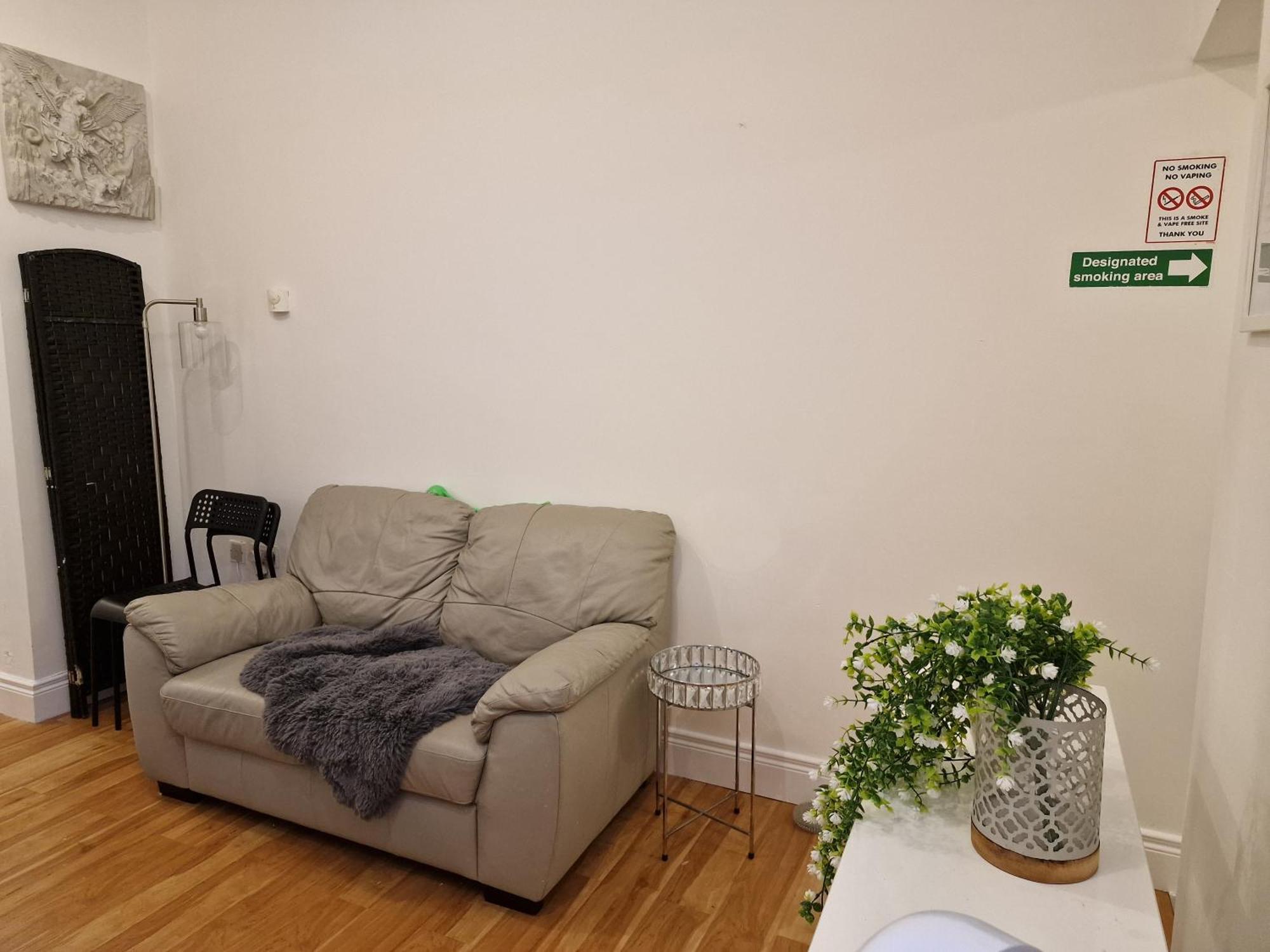 Auberge de jeunesse Aunty Katie'S House, Ni Tourist Board Certified & Located On The Main Oldpark Road To Belfast, With Free Continental Breakfast & Free Ultra Fast Sky Internet, Free Sky Sports & Free Sky Cinema, Self-Check In After 10Pm Gmt Extérieur photo