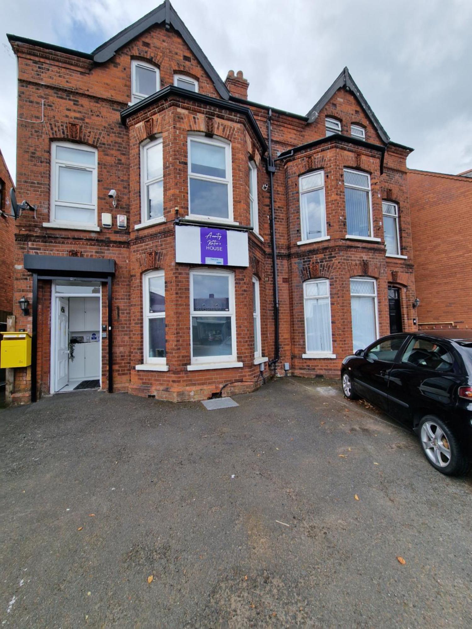 Auberge de jeunesse Aunty Katie'S House, Ni Tourist Board Certified & Located On The Main Oldpark Road To Belfast, With Free Continental Breakfast & Free Ultra Fast Sky Internet, Free Sky Sports & Free Sky Cinema, Self-Check In After 10Pm Gmt Extérieur photo