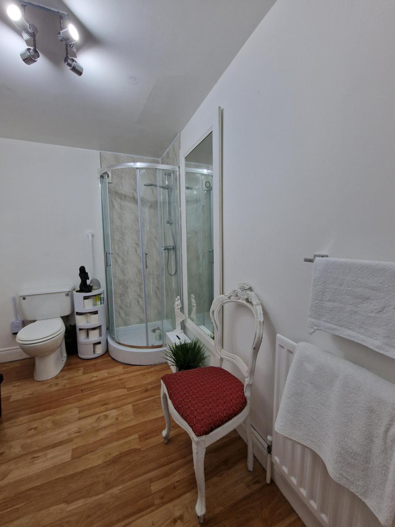 Auberge de jeunesse Aunty Katie'S House, Ni Tourist Board Certified & Located On The Main Oldpark Road To Belfast, With Free Continental Breakfast & Free Ultra Fast Sky Internet, Free Sky Sports & Free Sky Cinema, Self-Check In After 10Pm Gmt Extérieur photo