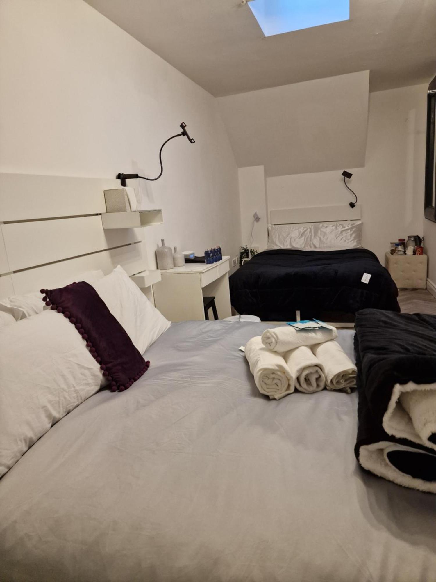Auberge de jeunesse Aunty Katie'S House, Ni Tourist Board Certified & Located On The Main Oldpark Road To Belfast, With Free Continental Breakfast & Free Ultra Fast Sky Internet, Free Sky Sports & Free Sky Cinema, Self-Check In After 10Pm Gmt Extérieur photo