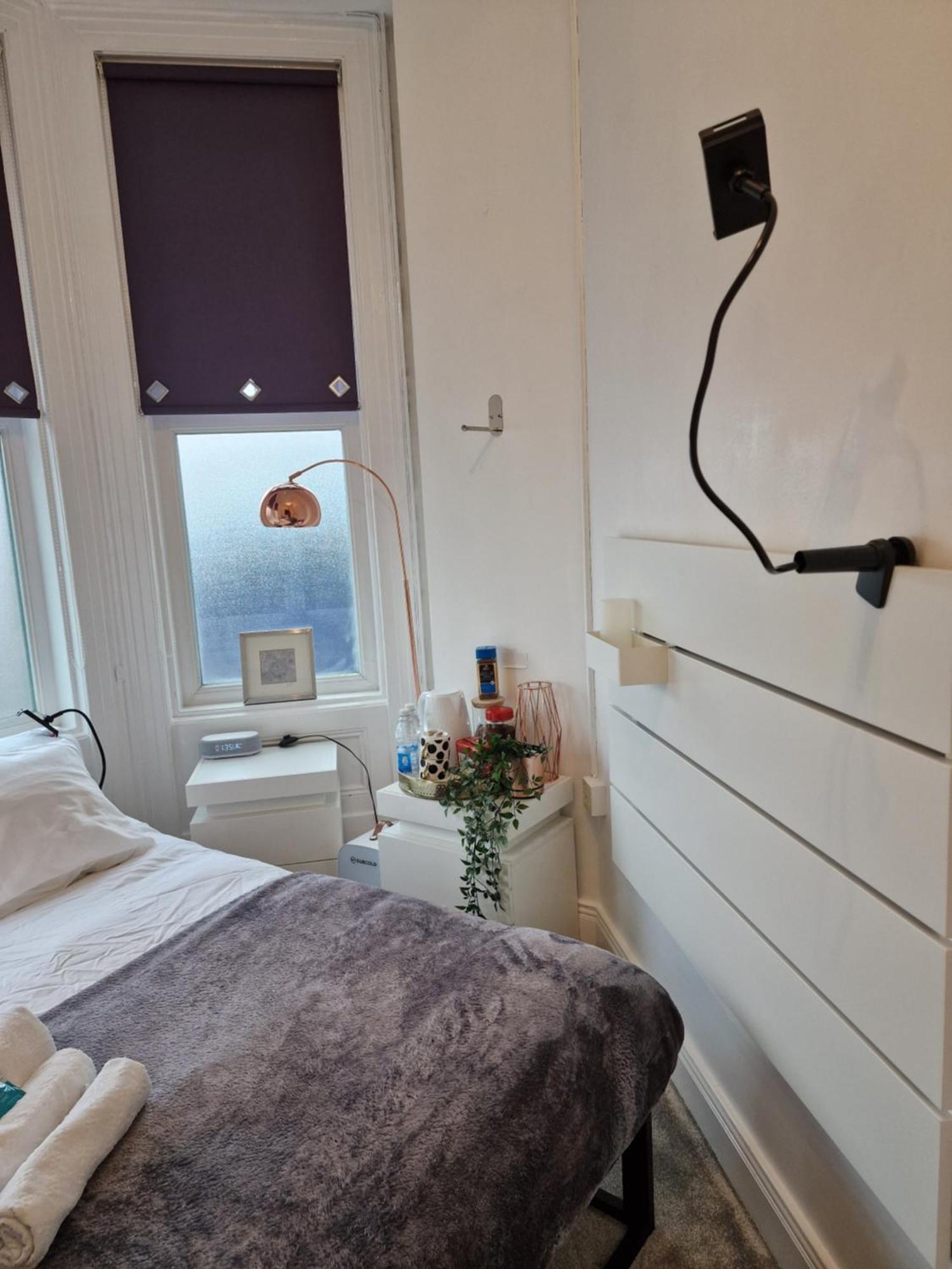 Auberge de jeunesse Aunty Katie'S House, Ni Tourist Board Certified & Located On The Main Oldpark Road To Belfast, With Free Continental Breakfast & Free Ultra Fast Sky Internet, Free Sky Sports & Free Sky Cinema, Self-Check In After 10Pm Gmt Extérieur photo