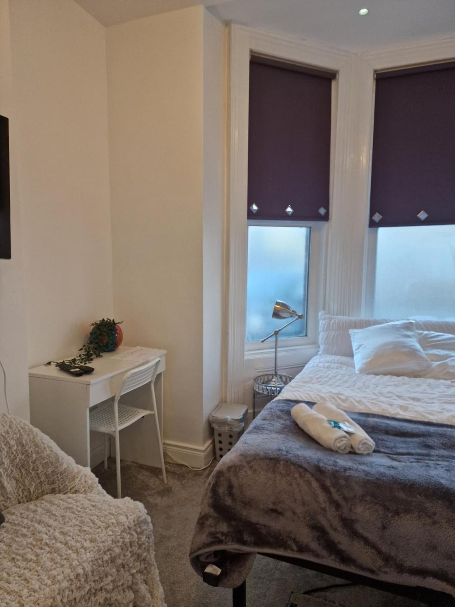 Auberge de jeunesse Aunty Katie'S House, Ni Tourist Board Certified & Located On The Main Oldpark Road To Belfast, With Free Continental Breakfast & Free Ultra Fast Sky Internet, Free Sky Sports & Free Sky Cinema, Self-Check In After 10Pm Gmt Extérieur photo